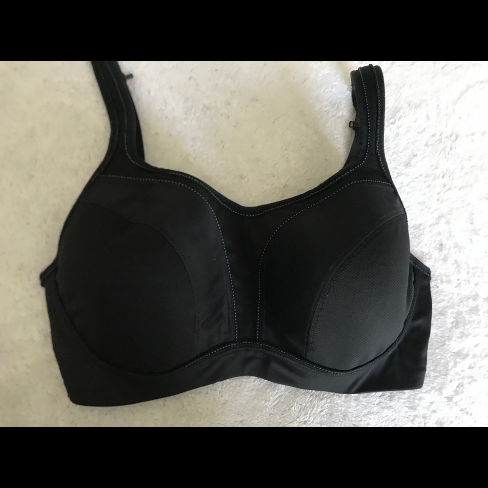 Chantelle sports bra